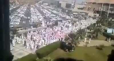 Regime change in $audi Arabia 🤔? Thousands of students chanting death to the Saudi family.