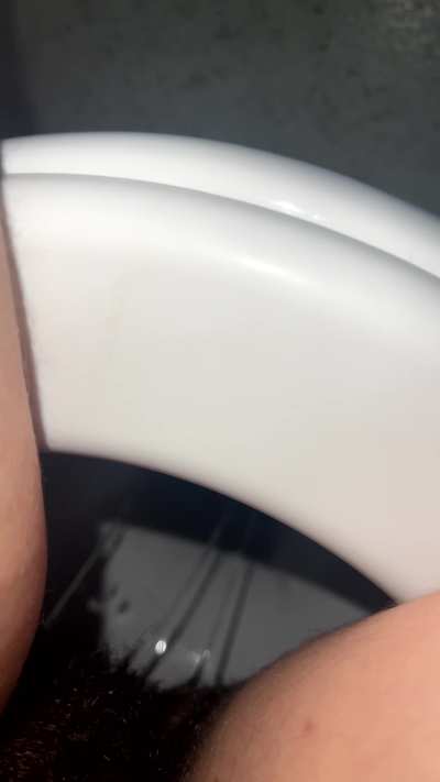 Say “yes” if you’d fuck me while i pee