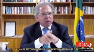 Queria saber que sapo que esse veio lambeu que tá vendo pessoas elogiando ele