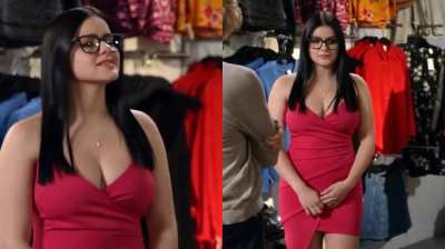 Ariel Winter as the overtly downplayed 