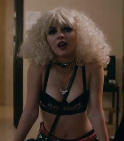 Blonde Beauty [Naomi & Ely's No Kiss List]