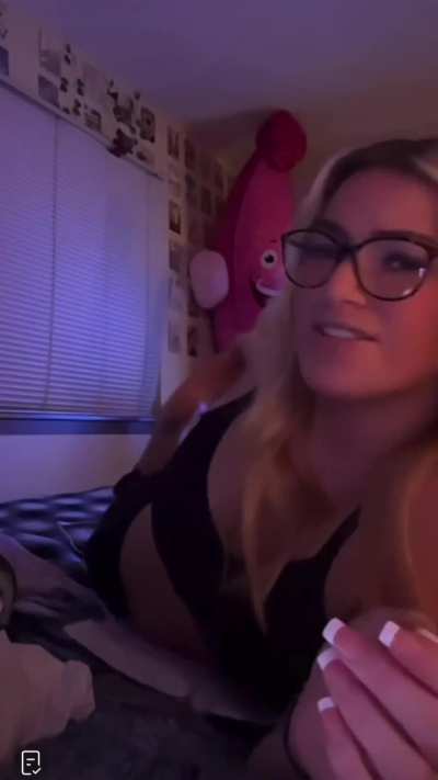 @liannaaurias