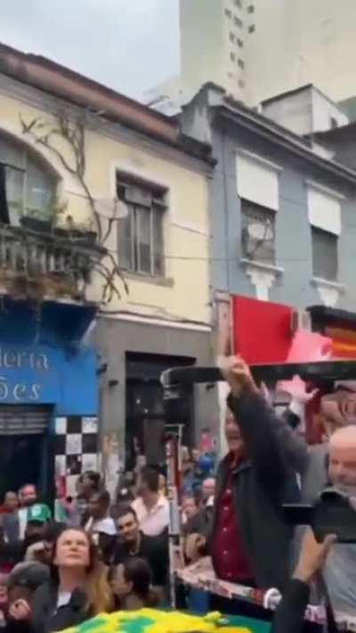 Lula ligado no 220