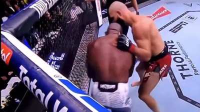 How did Jiří generate so much power in the left hook?