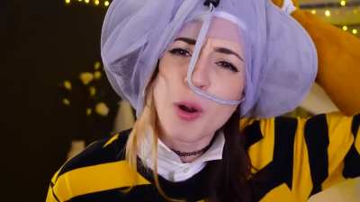 GIBI Eating honey