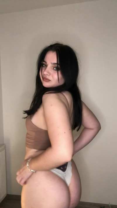 I want to let one lucky Redditor cum on my ass multiple times