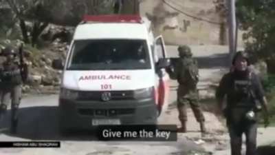 Isra*li army attcking a Palestinian ambulance