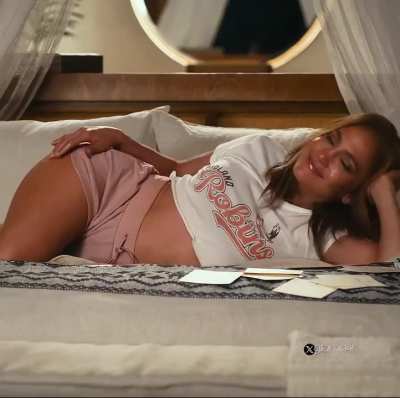 Jennifer Lopez- Shotgun Wedding (2022)