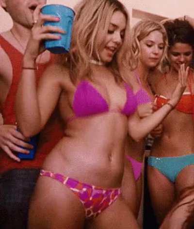 Vanessa Hudgens hot