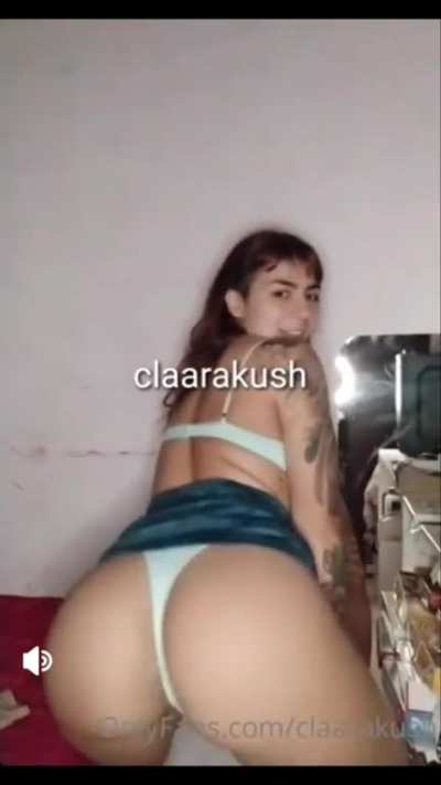 Clara Kush twerk 1
