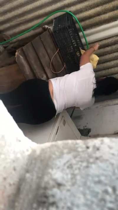 Vuelve mi vecina enseñando su culo enorme