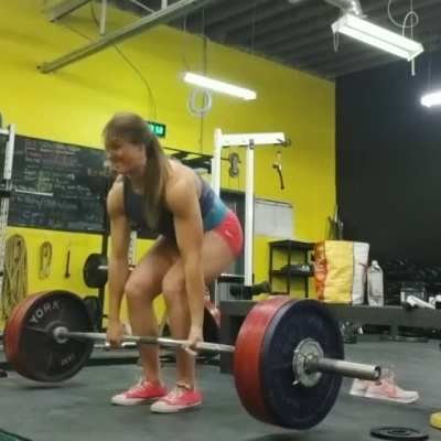 Jessica Buettner deadlifts 468 lbs (212.5 kg) twice [gif]