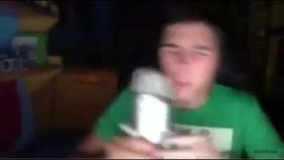 Willyrex cantando en chino tremendo temazo 😎