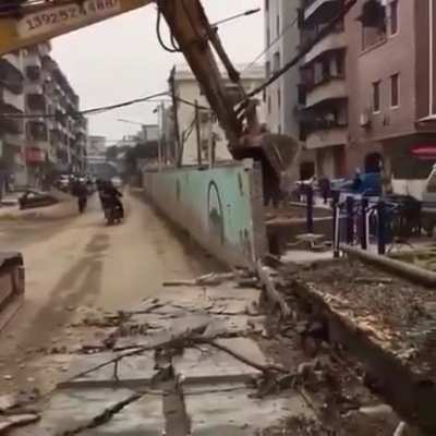 The wall looks pretty flat to the ground.
