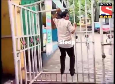 Title Padh raha hai