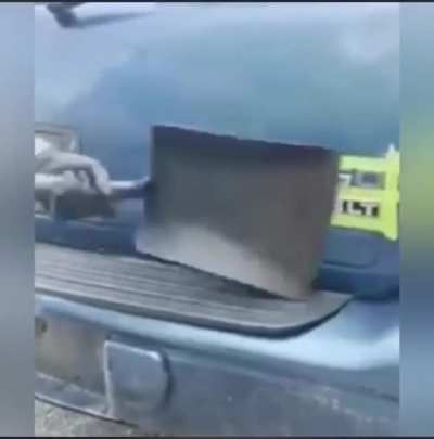 How to remove badges from your car