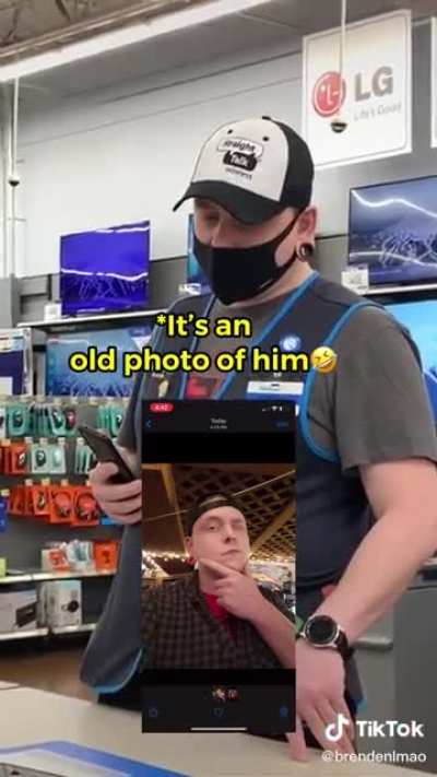 Walmart employee doesn’t get paid enough for this