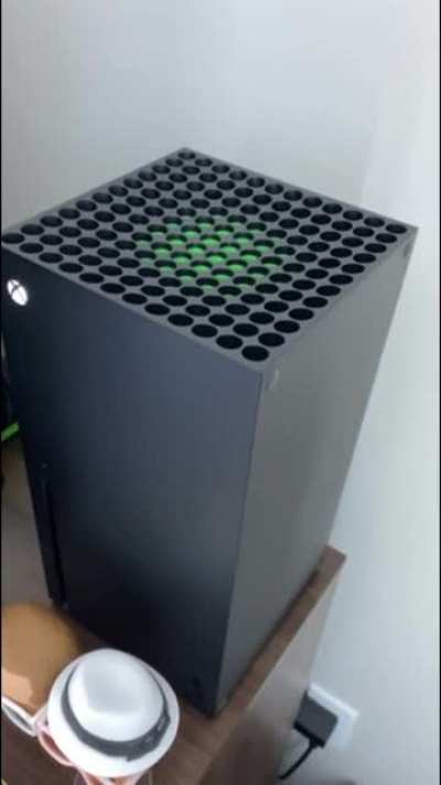 Hey my Xbox Series X is also making a fart noise