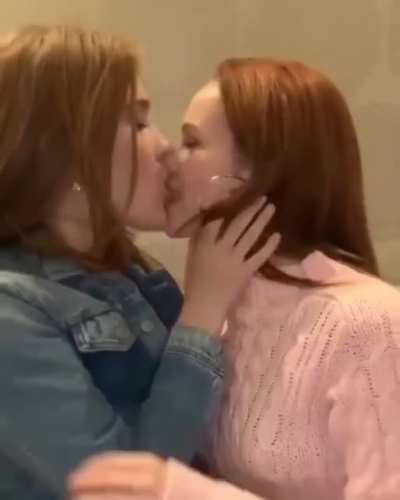 I’m A Simple Man, I See A Red Head, I Upvote.