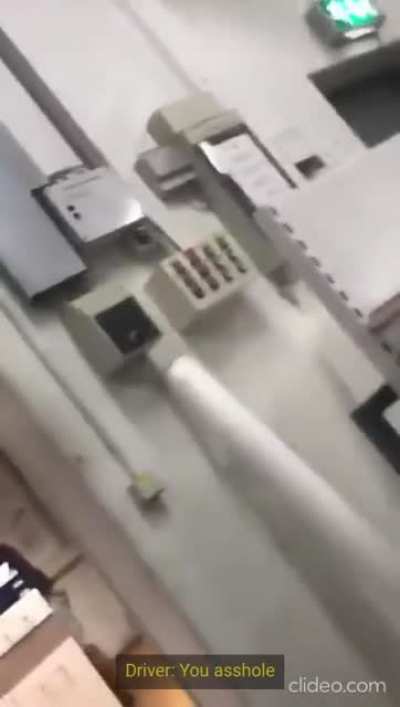 German Warehouse Manager and Polish Truck Driver argue about unloading [Subtitled]