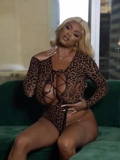 Ai 🤖 girlfriend lavish styles