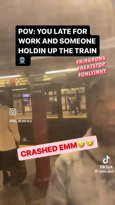5’6 Lunatic gets punched in the Chest on 72nd street & couldn’t get his get back 😂
