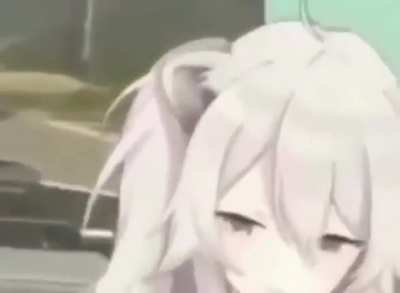 Botan listening to spanish music after performing 徹夜拷問