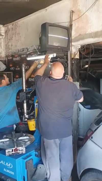 El arte de reparar televisores