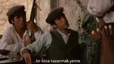 Godfather Alpacino kızın babasıyla tanışma sahnesi. Bir gün olurda bu maganda tipimle sevgilim olursa aynısını uygul<wbr>ayaca<wbr>ğım.