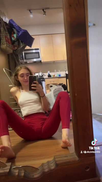 Scarlethartt2