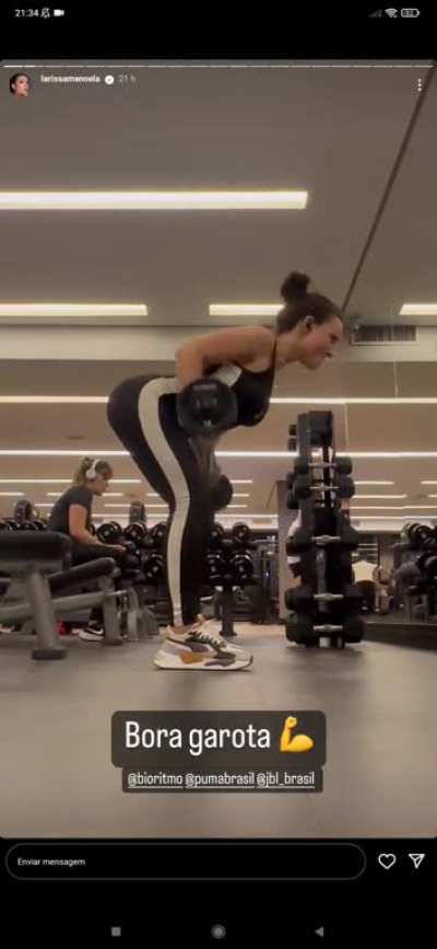 Larissa Manoela gemendo