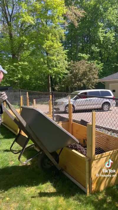 Boomer doesn’t like neighbor’s planters
