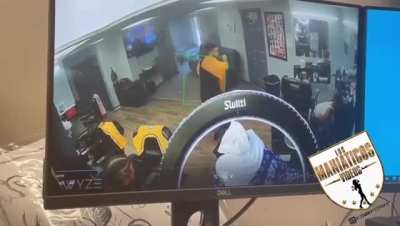 Когда в твоем штате разре<wbr>шено оружие, возме<wbr>здие насту<wbr>пает незам<wbr>едлит<wbr>ельно<wbr>.