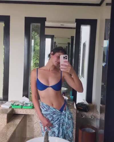 Taylor Hill Selfie 