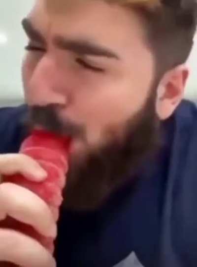 sour gummy bear