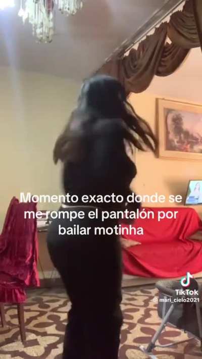 Chula rompe sus pantalones😩