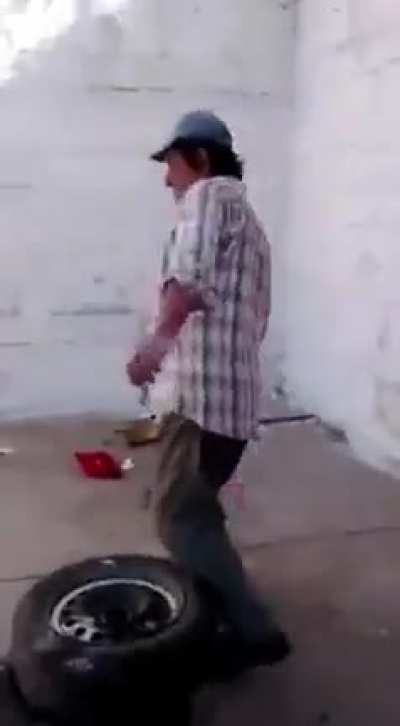 Wey ya ven por tu papá, no le avanzo nada a la obra