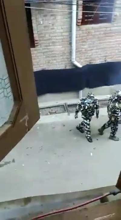 [Aditya Raj Kaul] Look at this video from Zadibal, Srinagar in Kashmir very closely. Some hooligan comes and kicks<wbr>/punc<wbr>hes/p<wbr>ushes cops on law & order duty. There is no provocation by either J&K Police or the CRPF as visible. Do you expect cops to 