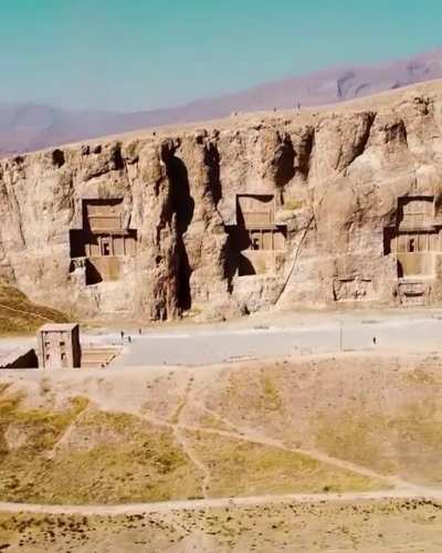 Naqsh-e-Rostam holds the tombs of Darius the Great, Xerxes the Great, Ardeshir I, and Darius II of the Achaemenids. In this very place, Ardeshir-e-Babakan, the founder of the Persian Sassanid empire, was also crowned. The victory of Sassanid Shapur I agai
