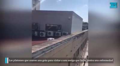 Gabriela está luchando contra el cáncer y sus amigas la fueron a bancar en grúa