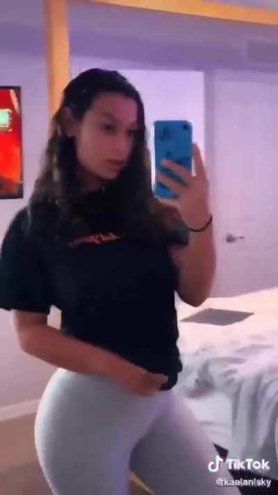 Kaelani looking fine as always 🍑