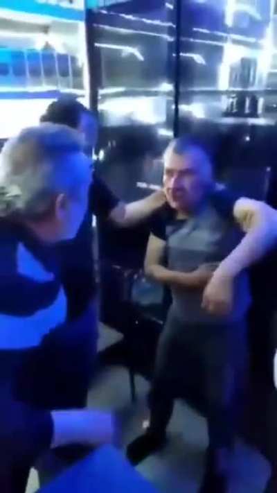 Köpek siken adamın amına koyuyorlar part2