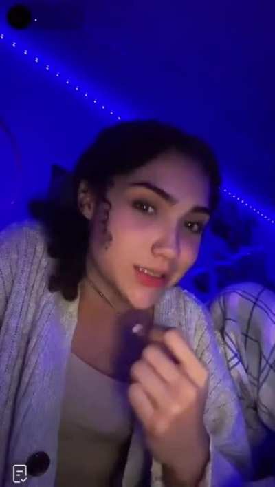 @d0ntw0rryab0utittt few short clips from TikTok live just now.