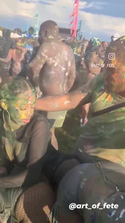 (📸art<wbr>_of_f<wbr>ete) Dreamland Jouvert,   Art of fete creator @stuarttdtv whines up with 3 chicks, Dreamland Jouvert 🎨