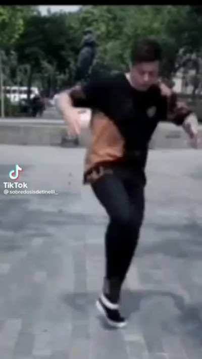 vamos todo el viaje fumando porro :v