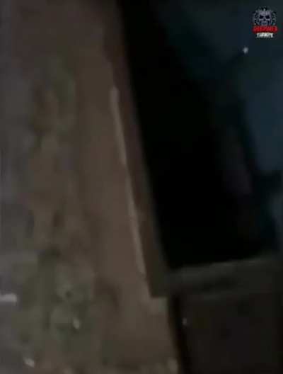 Suudi Arabistan'da, Kanalizasyon girişinden gelen sesler üzerine gençlerin oraya gitmeleri ile yaşananlar.