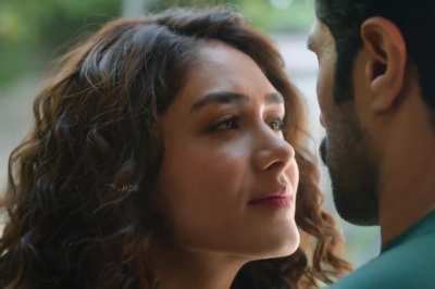 Mrunal liplocks 