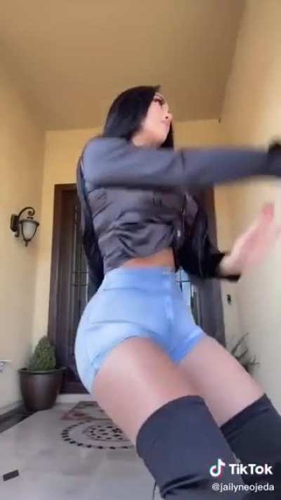 Leggy camel toe