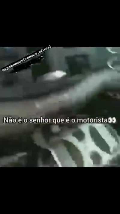 Eu sissinto necessidade 😖