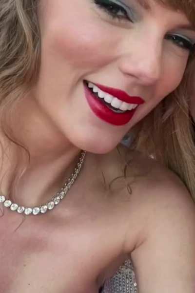 👑